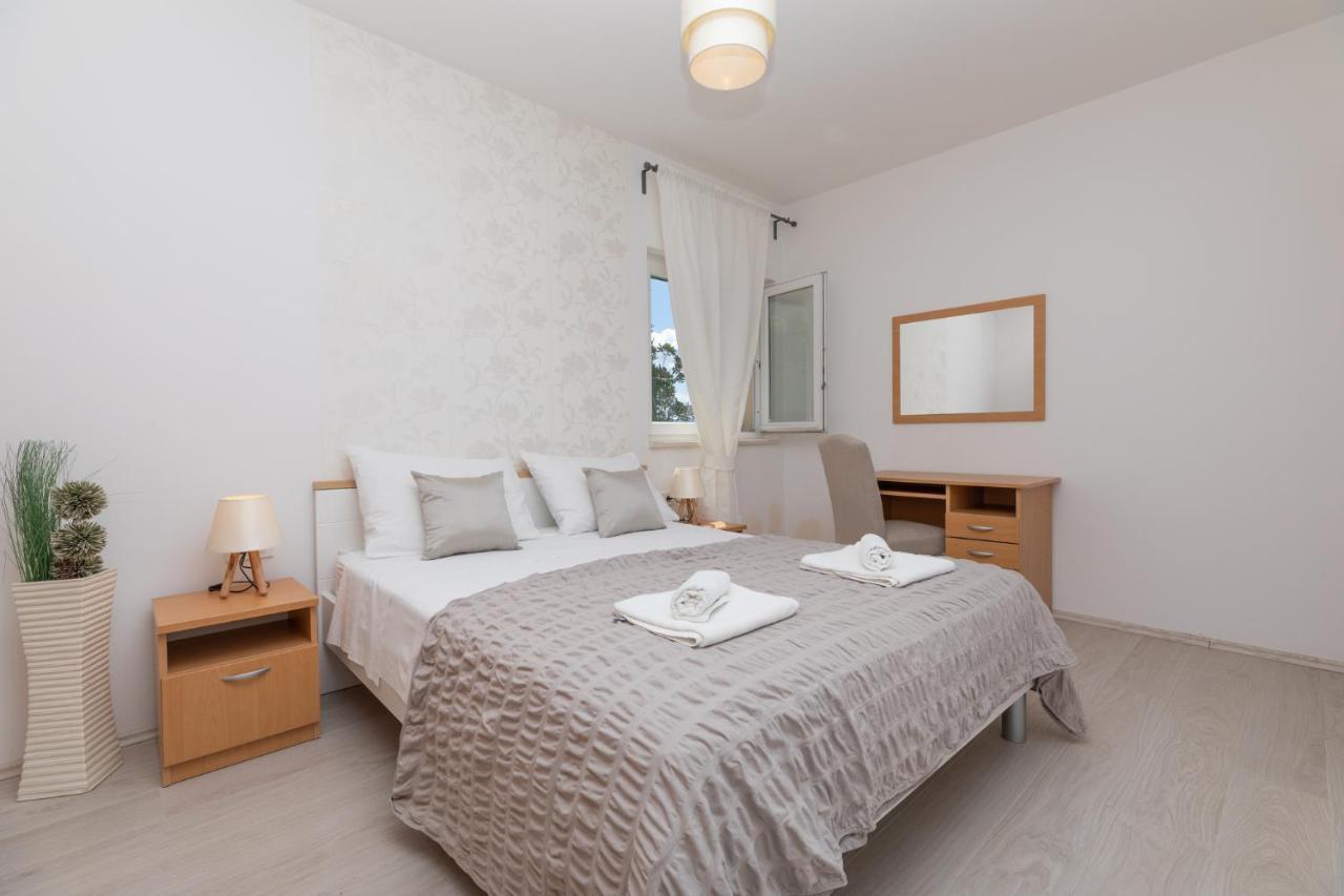 Apartments Villa Carica B&B Mimice Buitenkant foto