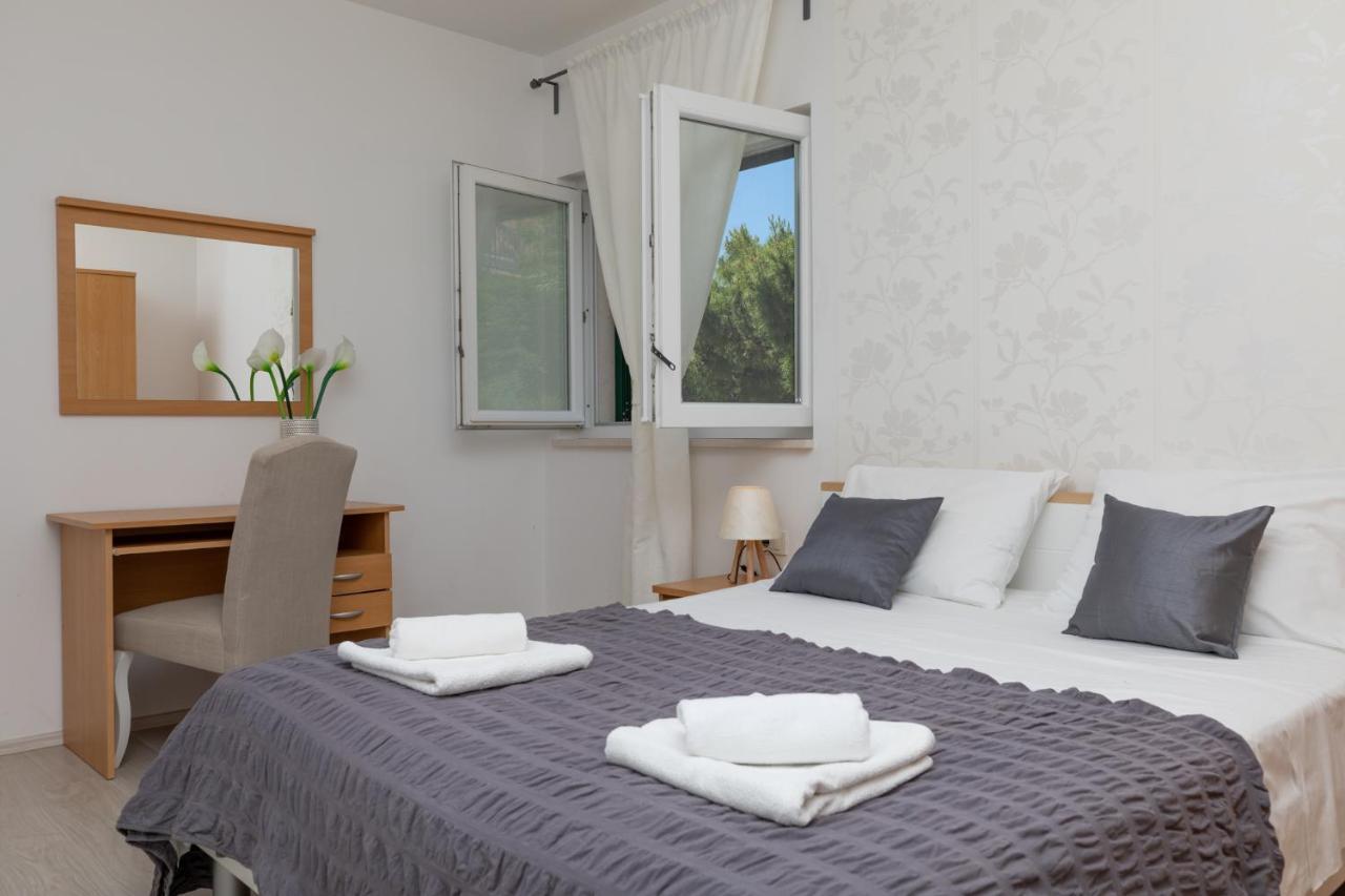 Apartments Villa Carica B&B Mimice Buitenkant foto