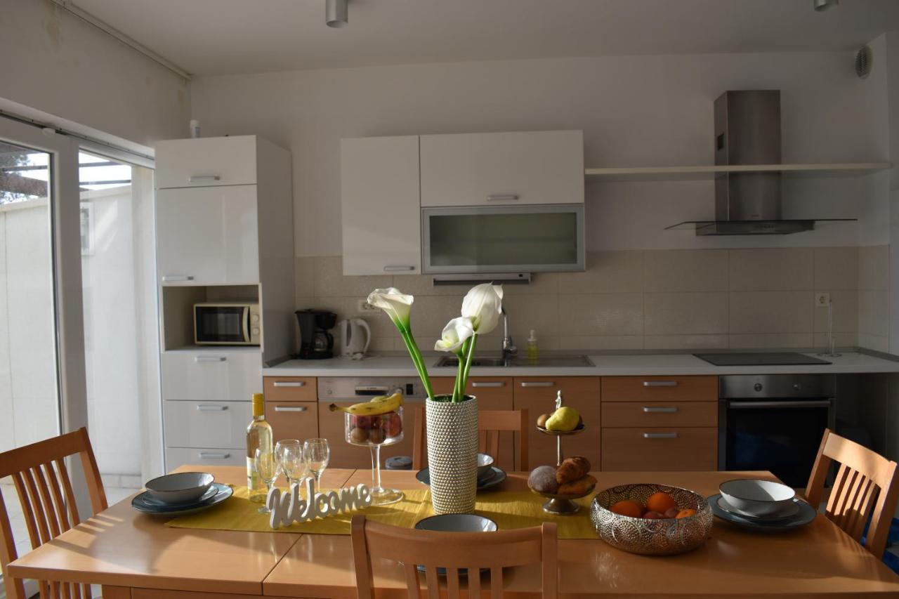 Apartments Villa Carica B&B Mimice Buitenkant foto